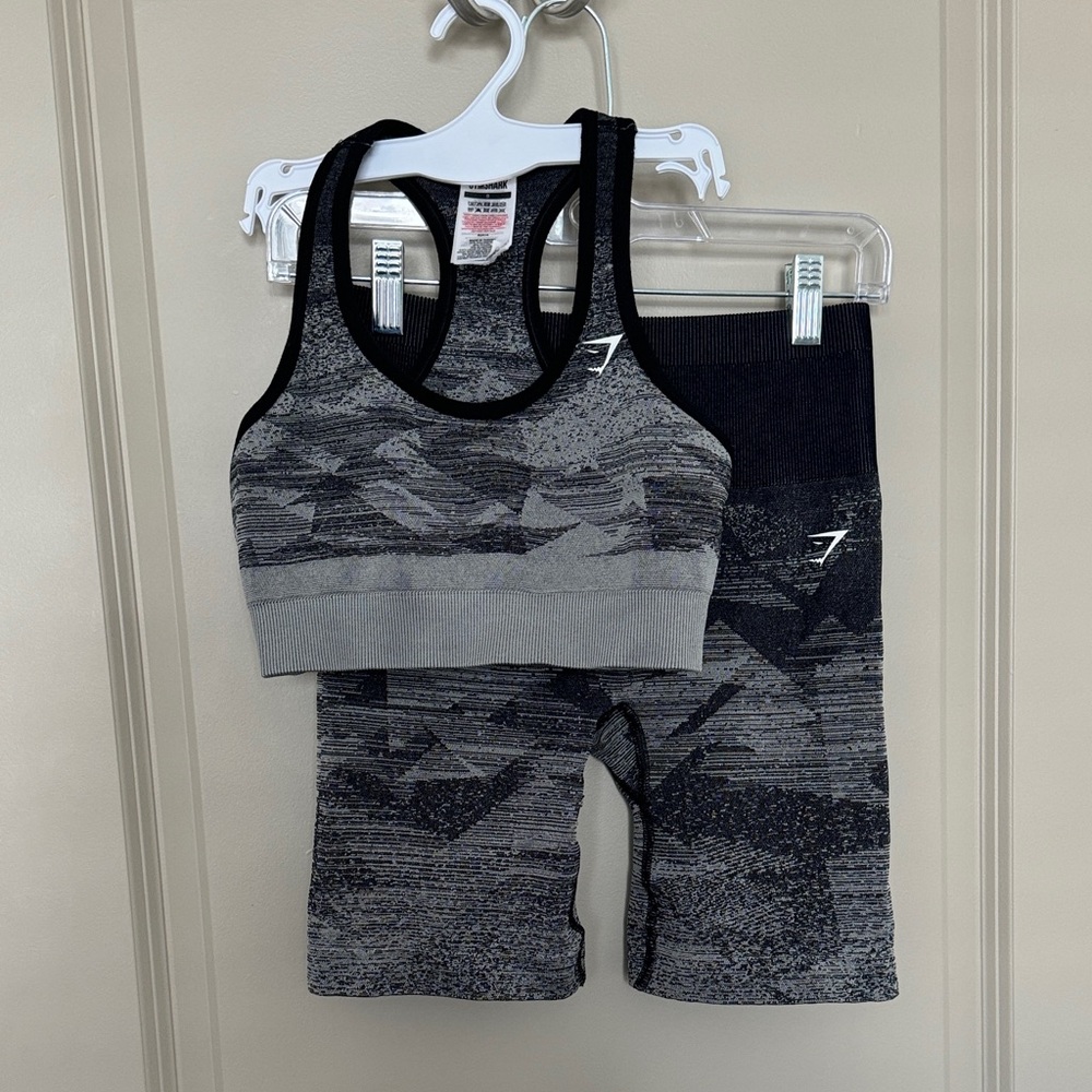 Gymshark Black and Gray Sports Set